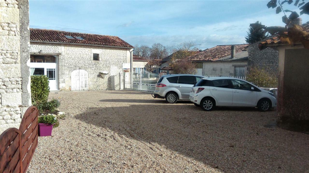 Les Gites Du Vigneron Et Cd'H Saint-Seurin-de-Palenne Dış mekan fotoğraf
