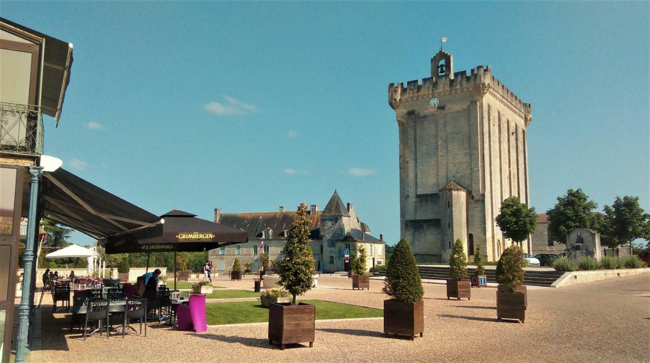 Les Gites Du Vigneron Et Cd'H Saint-Seurin-de-Palenne Dış mekan fotoğraf