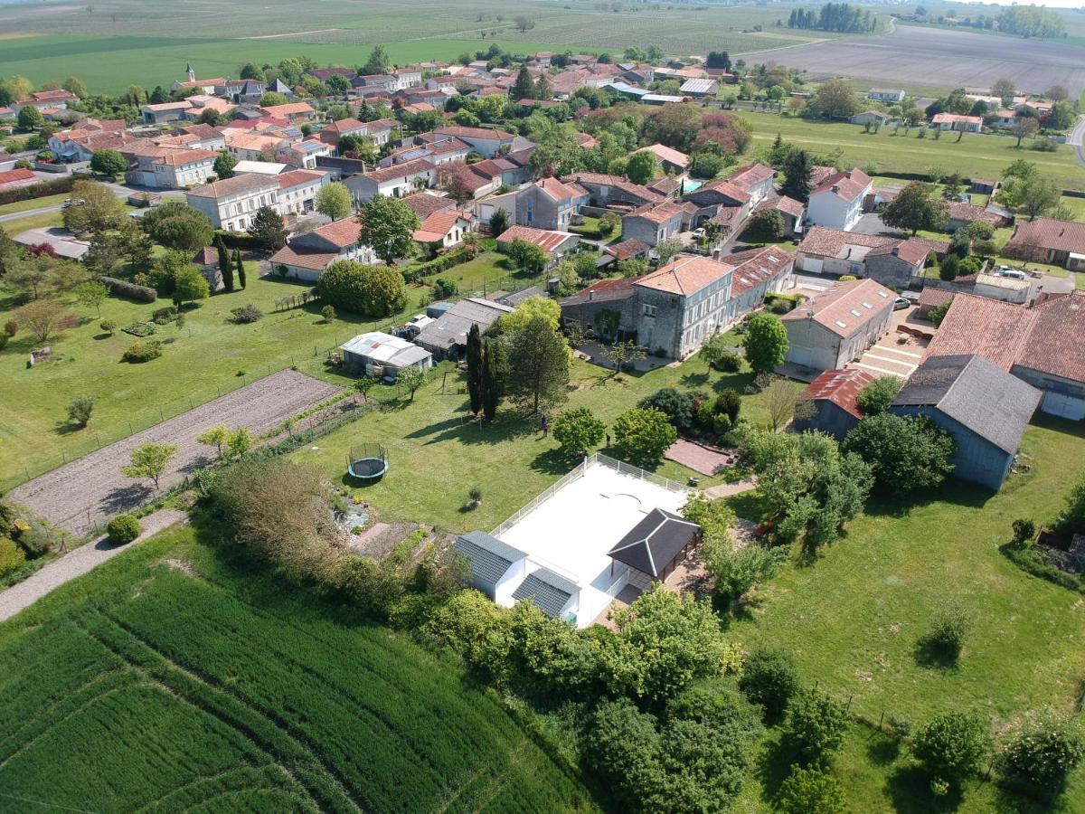 Les Gites Du Vigneron Et Cd'H Saint-Seurin-de-Palenne Dış mekan fotoğraf